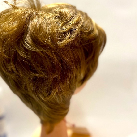 Wiginway Blonde Hair Wig for Women color 12H-124 - Picture 5 of 6